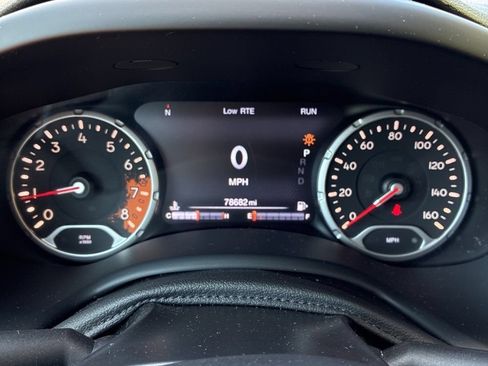 Used 2017 Jeep Renegade Trailhawk w/ Premium Trailhawk Package AWD/4WD image 7