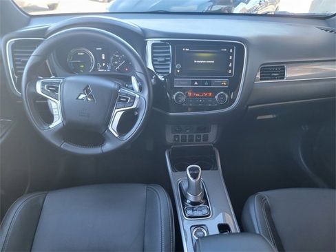Used 2019 Mitsubishi Outlander 4WD Plug-In Hybrid image 12