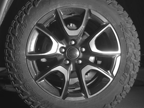 Used 2025 Jeep Compass Trailhawk AWD/4WD image 14