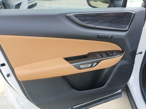 Certified 2025 Lexus NX 250 FWD w/ Accessory Package (Z1) image 8
