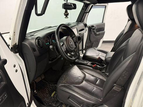 Used 2015 Jeep Wrangler Unlimited Sahara AWD/4WD image 34