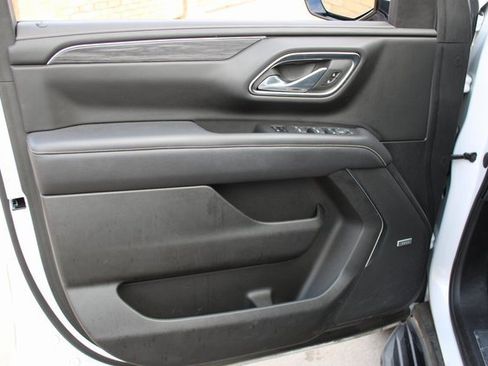 Used 2023 GMC Yukon SLT w/ SLT Premium Package image 22