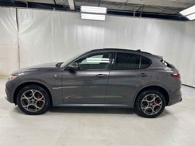 Used 2023 Alfa Romeo Stelvio Ti AWD/4WD image 9