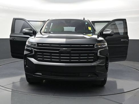 Used 2024 Chevrolet Suburban Premier w/ Premium Package RWD image 34