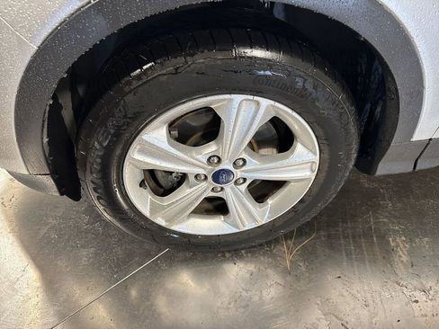 Used 2015 Ford Escape SE image 10