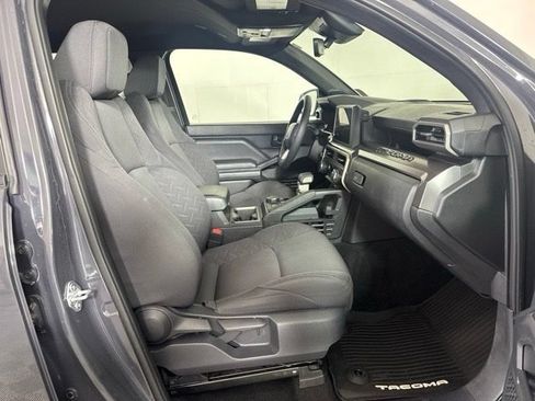 Used 2025 Toyota Tacoma SR5 AWD/4WD image 4