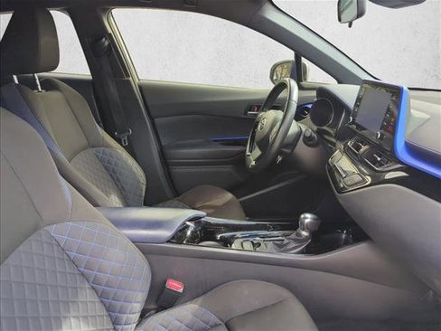 Used 2020 Toyota C-HR XLE FWD image 24