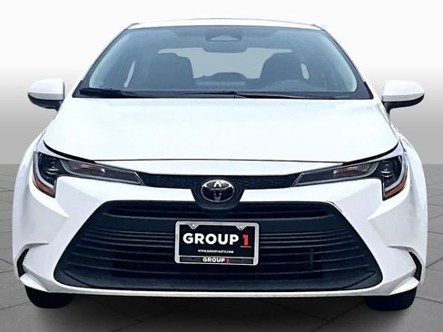 Used 2025 Toyota Corolla LE image 3
