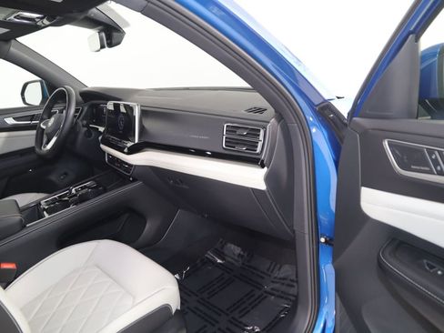 Used 2024 Volkswagen Atlas Cross Sport SEL Premium R-Line AWD/4WD image 41