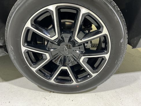Certified 2025 Chevrolet Suburban RST w/ Sun And Tow Package RWD image 13