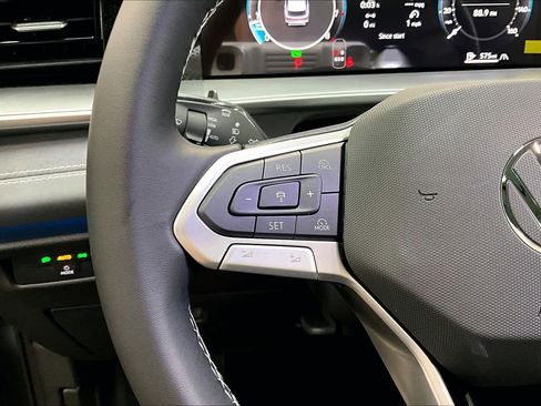 New 2026 Volkswagen Tiguan SE image 17