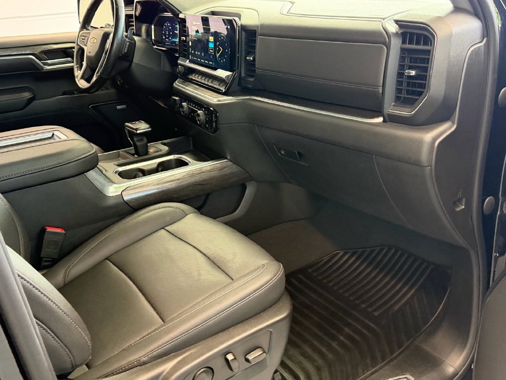 Certified 2022 Chevrolet Silverado 1500 LTZ w/ LTZ Premium Package AWD/4WD image 16