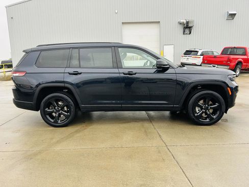 Used 2023 Jeep Grand Cherokee L Limited w/ Black Appearance Package image 44