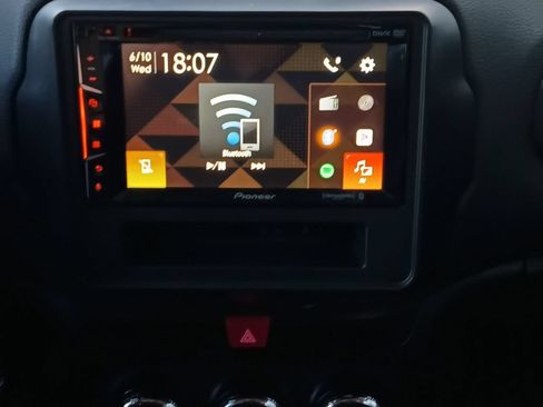 Used 2016 Jeep Renegade Trailhawk AWD/4WD image 8