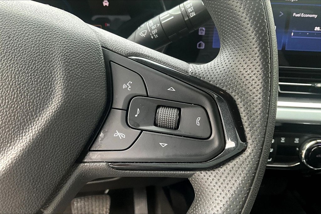 Used 2025 Chevrolet Trax LT FWD image 11
