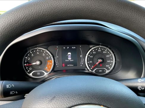 Used 2023 Jeep Renegade Latitude AWD/4WD image 25
