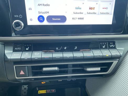 Used 2025 Toyota Camry SE image 18