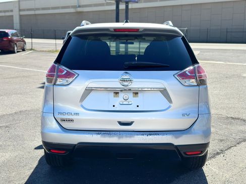 Used 2016 Nissan Rogue SV image 4