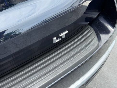 Used 2024 Chevrolet Suburban LT RWD image 16