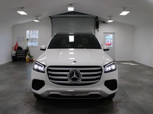 Used 2025 Mercedes-Benz GLS 450 4MATIC image 3