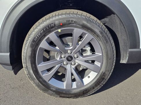 New 2026 Ford Explorer Active w/ Active Comfort Package AWD/4WD image 8