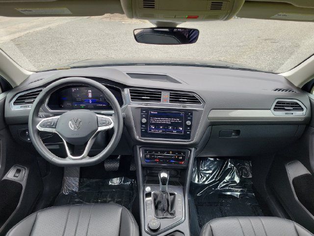 Used 2024 Volkswagen Tiguan SE AWD/4WD image 12