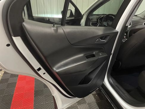 Used 2023 Chevrolet Equinox LT AWD/4WD image 35