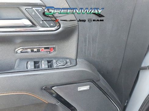 Used 2024 GMC Sierra 1500 AT4 w/ Technology Package AWD/4WD image 8