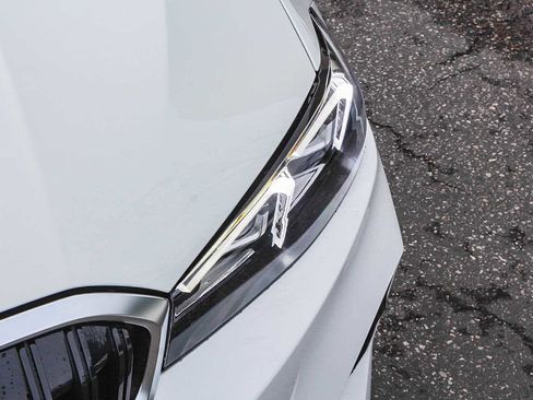 Used 2025 BMW 330i Sedan w/ Convenience Package image 10