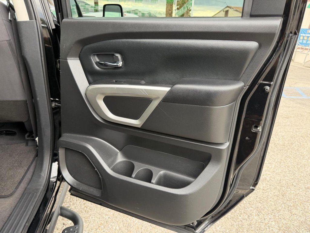 Used 2022 Nissan Titan SV AWD/4WD image 39