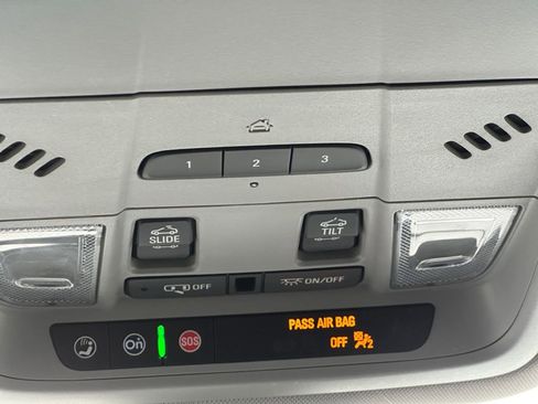 Used 2023 GMC Acadia SLT w/ Preferred Package image 30