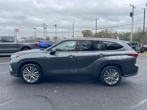 Used 2023 Toyota Highlander Platinum image 13