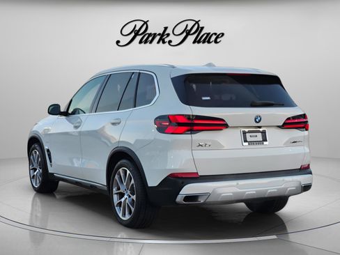 Used 2024 BMW X5 xDrive50e image 3