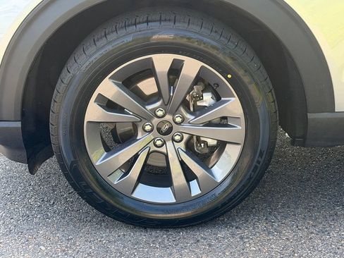 Used 2023 Ford Explorer XLT w/ Equipment Group 202A AWD/4WD image 23