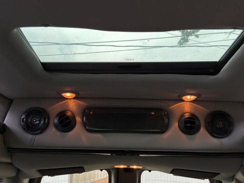 Used 2018 GMC Savana 3500 Extended RWD image 6