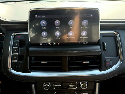 Used 2021 GMC Yukon XL SLT w/ SLT Premium Package image 16