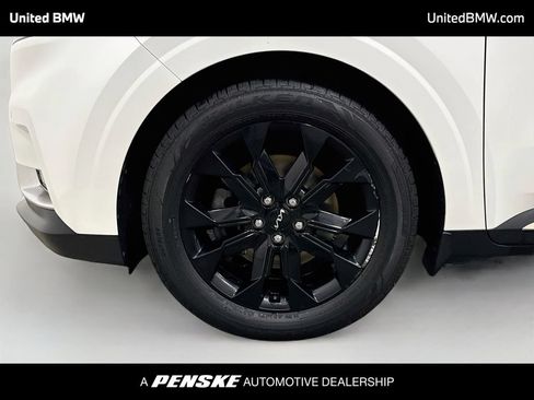 Used 2023 Kia Carnival SX Prestige FWD image 9