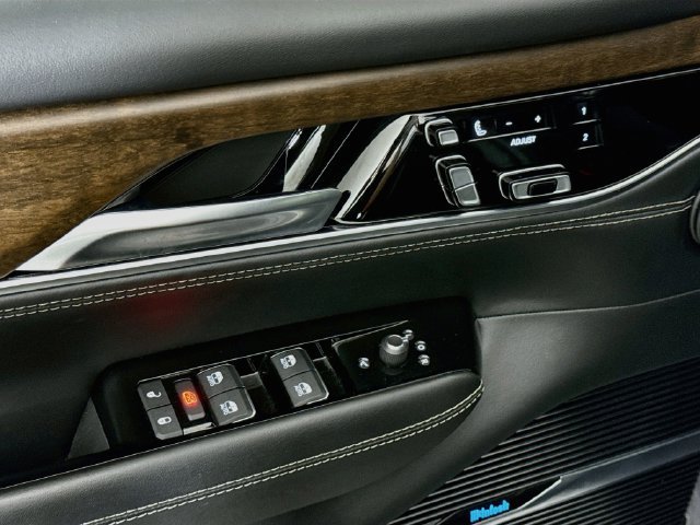 Used 2023 Jeep Grand Wagoneer L 4WD image 17