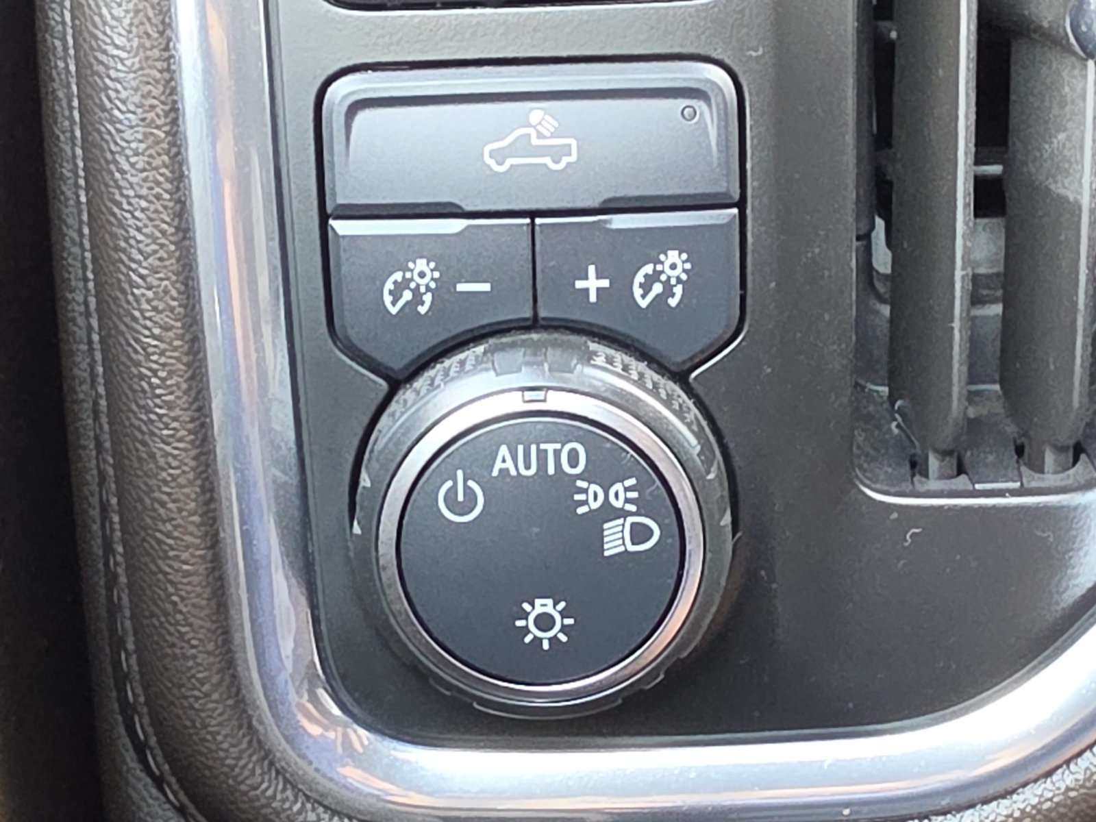 Used 2021 Chevrolet Silverado 1500 LT AWD/4WD image 20