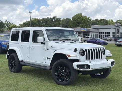 Used 2022 Jeep Wrangler Unlimited Sahara AWD/4WD image 14