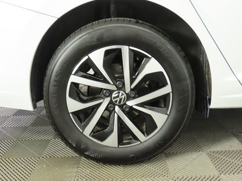 Certified 2025 Volkswagen Jetta S image 30