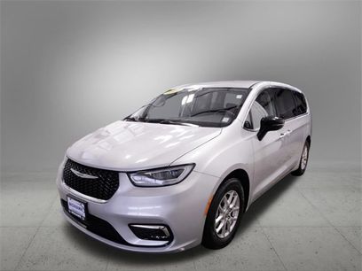 Used 2024 Chrysler Pacifica Touring-L