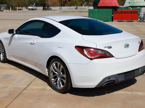 Used 2013 Hyundai Genesis 3.8 image 5