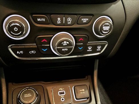 Used 2022 Jeep Cherokee Limited image 15