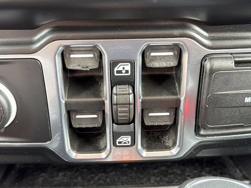 Used 2022 Jeep Gladiator Sport AWD/4WD image 17