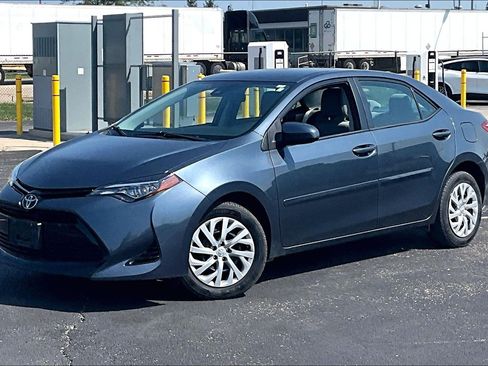 Used 2017 Toyota Corolla LE w/ Carpet Mat Package (TMS) FWD image 8
