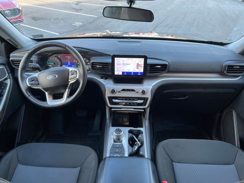 Certified 2023 Ford Explorer XLT w/ Class IV Trailer Tow Package image 15