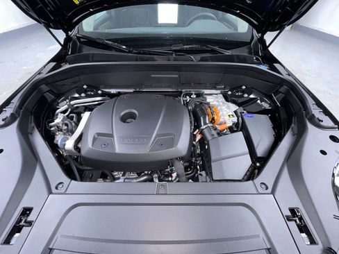 New 2025 Volvo XC90 T8 Core w/ Climate Package image 10