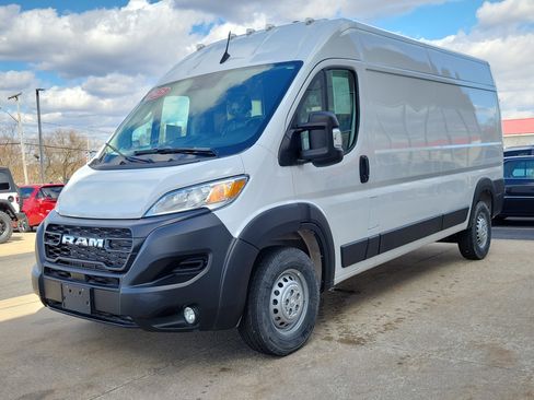 Used 2025 RAM ProMaster 2500 w/ Convenience Group image 2