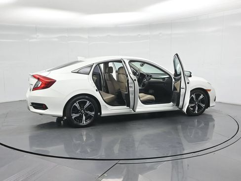 Used 2016 Honda Civic Touring image 3
